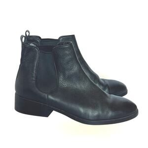 Cole HAAN Women’s Landsman Black Leather Ankle Bootie Side Gored Size 9.5 M